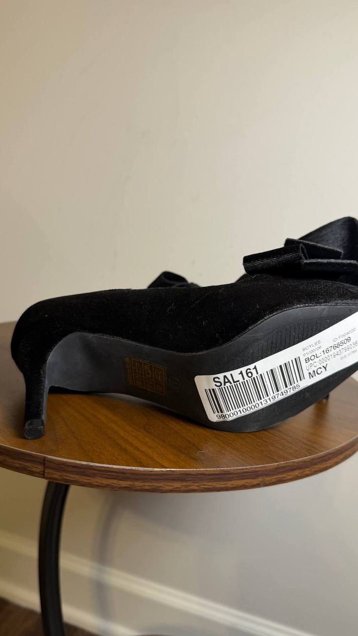 Journee Collection Black Velvet Dress Pumps 5.5W New w/o Box MSRP $108