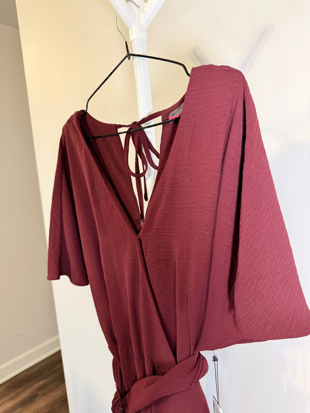 Vince Camuto Open‑Back Wide‑Leg Belted Jumpsuit – Black/Crisp Merlot NWT XS-XL