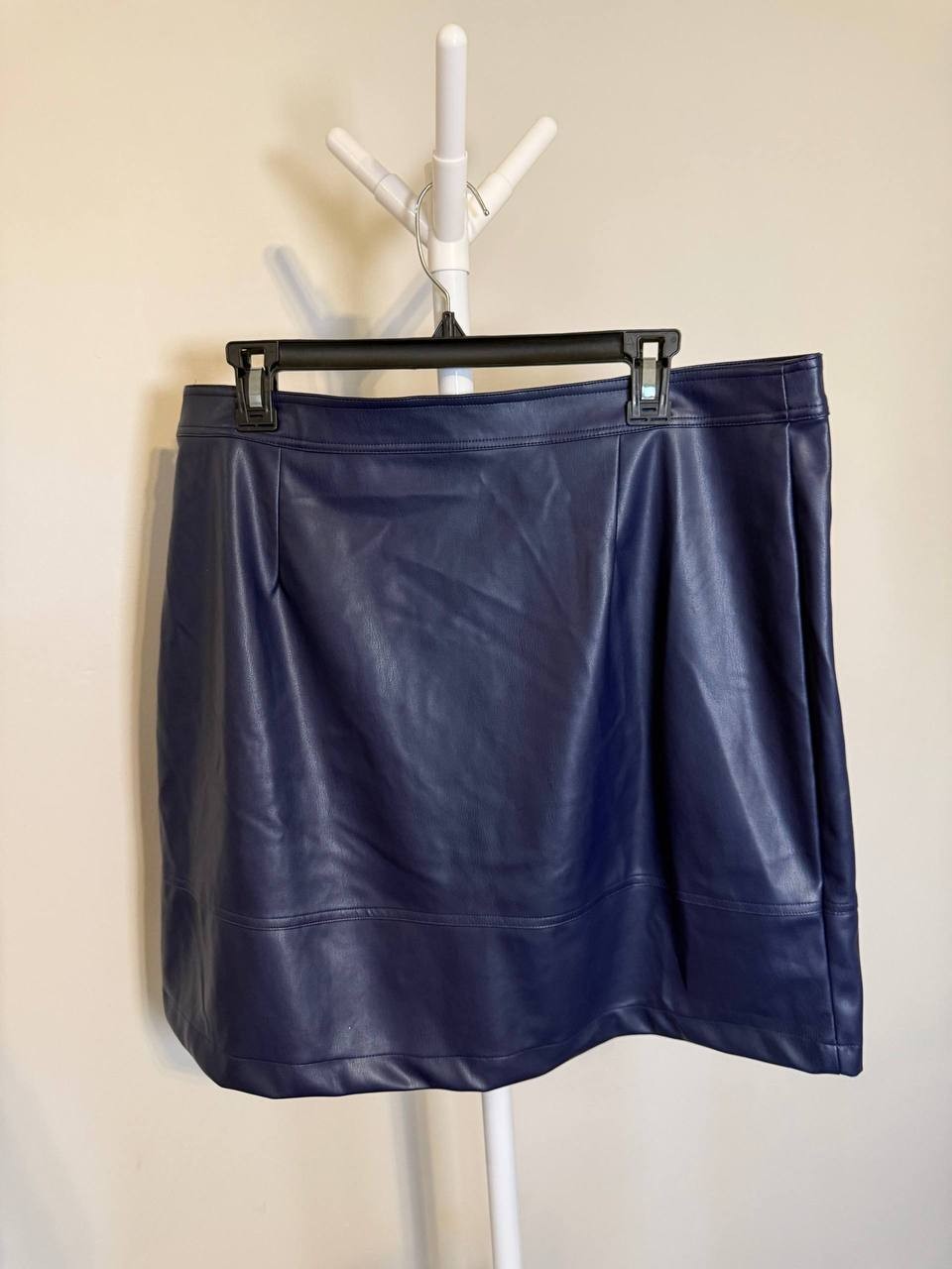 Vince Camuto Faux Leather Seamed Mini Skirt – Size 16 – NWT – $109