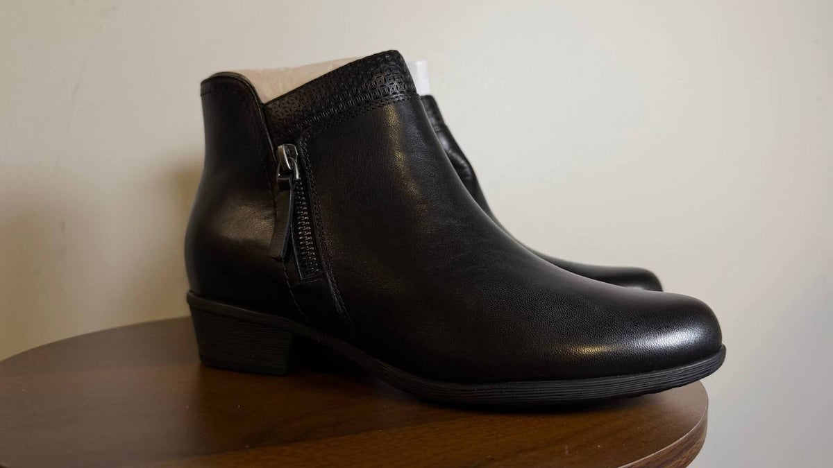 Rockport Carly Booties 7.5M Black Leather Zip Block Heel New in Box