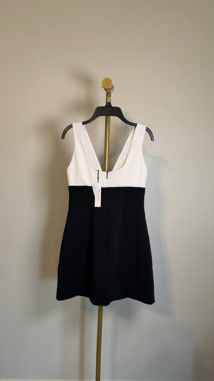 Alice + Olivia Mandy Deep Plunge Neck Mini Dress Black/Off White 2 NWT $395