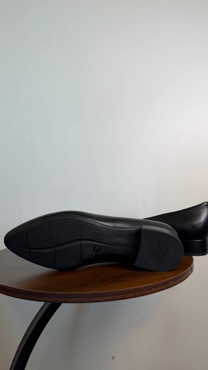 Easy Spirit Caldise eFlex Slip‑On Low Heel Pumps Black 7M Leather $99 NWB