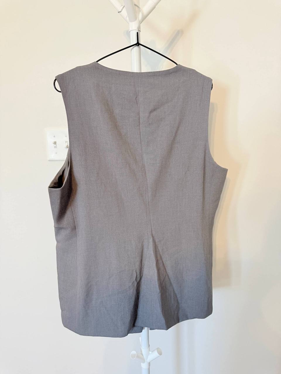 Tahari Button-Up Vest Size 16 NWT Gray Minimalist Tailoring for Women