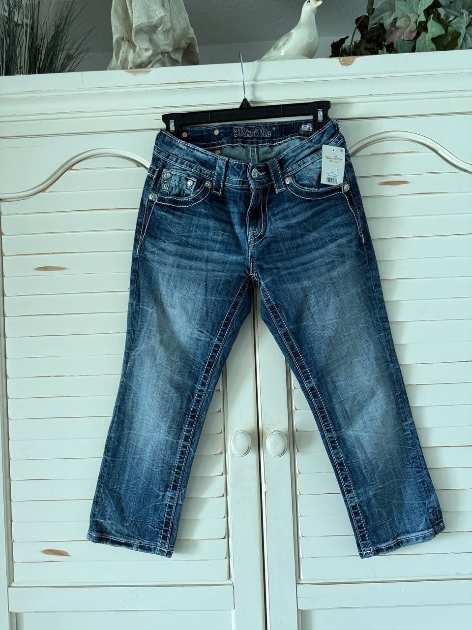 Miss Me Heritage Star Border Capri Jeans, Embroidered Cuffs, Med Wash 26