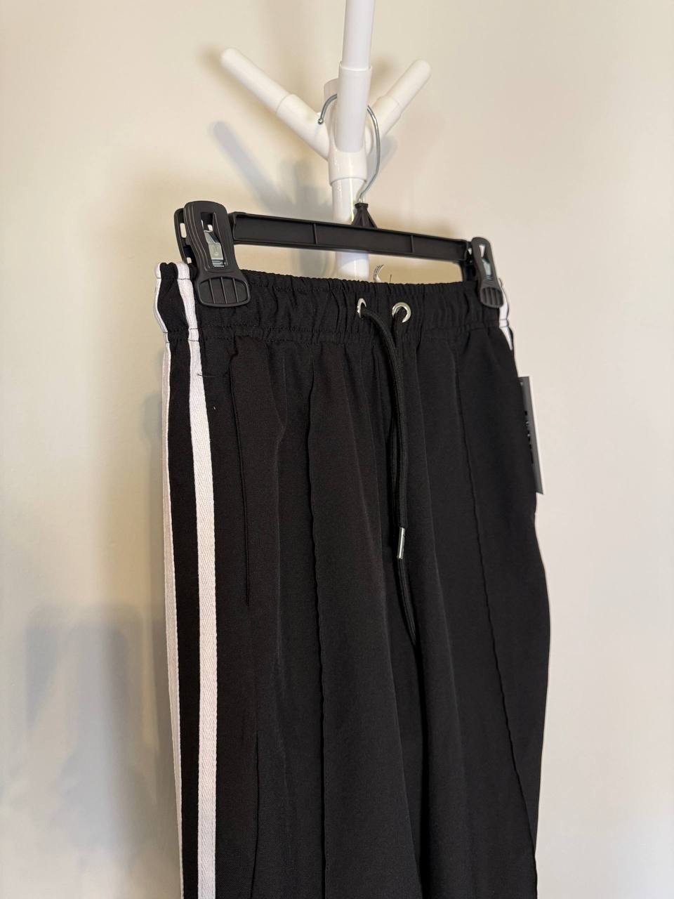 Gifting Black Side-Stripe Pants – Size XS – NWT – $99
