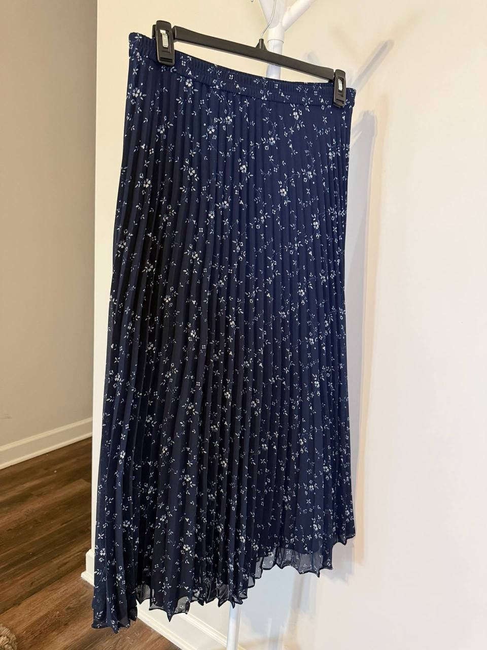 Chaps Women’s Blue Floral Pleated Elastic‑Waist Midi Skirt – Size L – NWT – $149