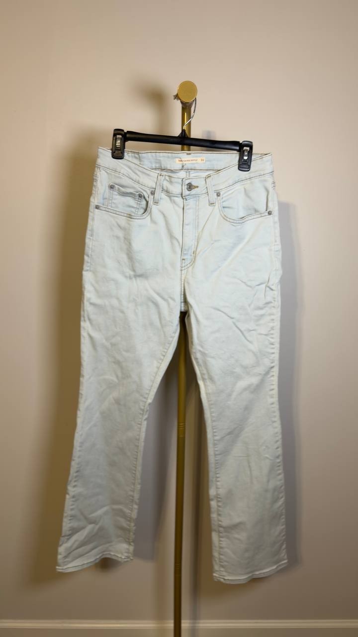 Levi’s 725 High Rise Bootcut Women’s Jeans Light Wash Size 31 Pre‑Owned Good $75
