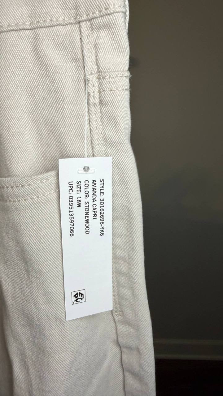 Gloria Vanderbilt Plus Size Amanda Capri Pants Stonewood 18W NWT $50