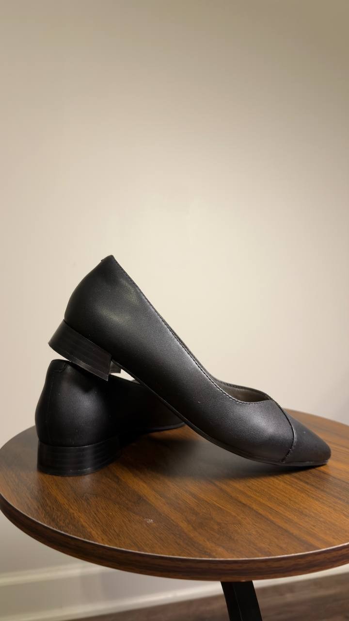 Clarks  Flats  Black  6W  New  $95