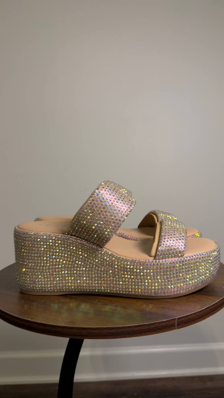 Wild  Pair  Wedge  Sandals  Bling  8.5M  New  $79.50