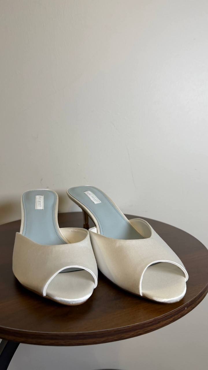 Nine West Women’s Satin Pumps 11M White Textile – New in Box MSRP $85