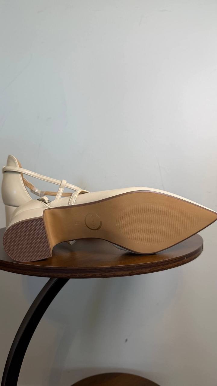 Journee Galvinn Strappy Pointed Toe Block Heel Pumps Bone 8W PU $93 NWB