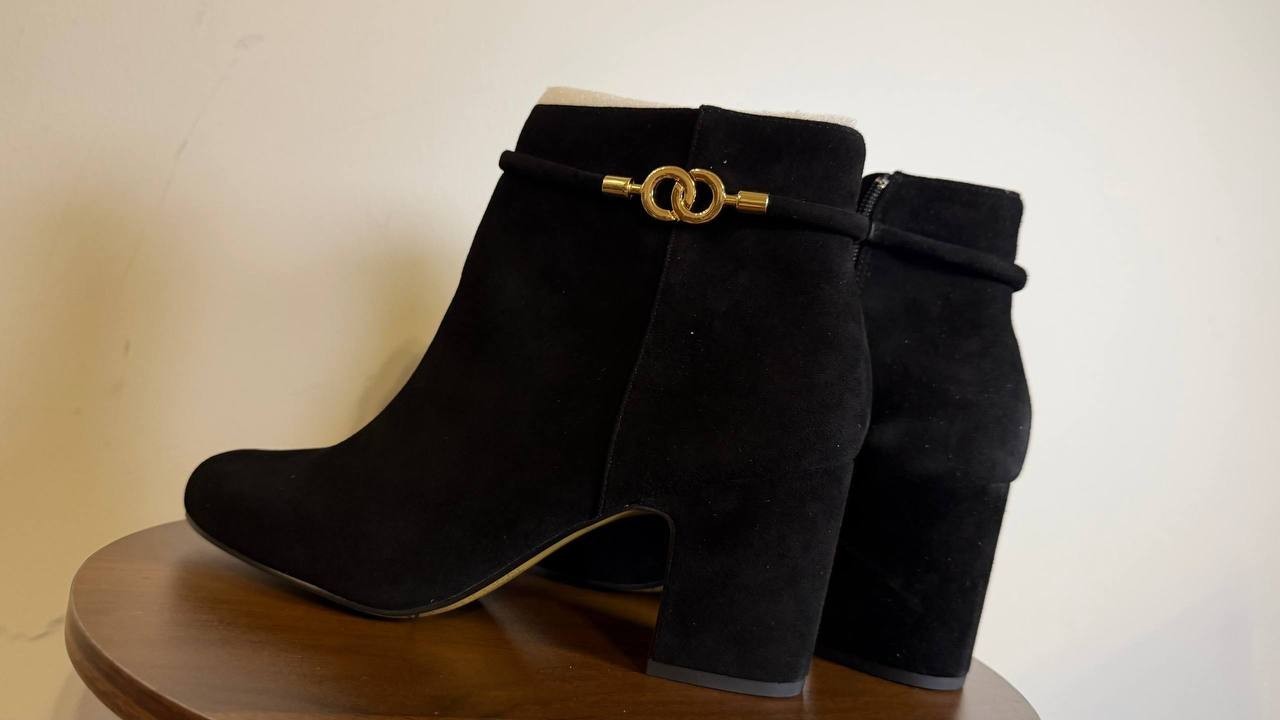 Bella Vita Diaz Booties 9 Black Suede Chain Detail Zip Dress Heel NIB msrp$125