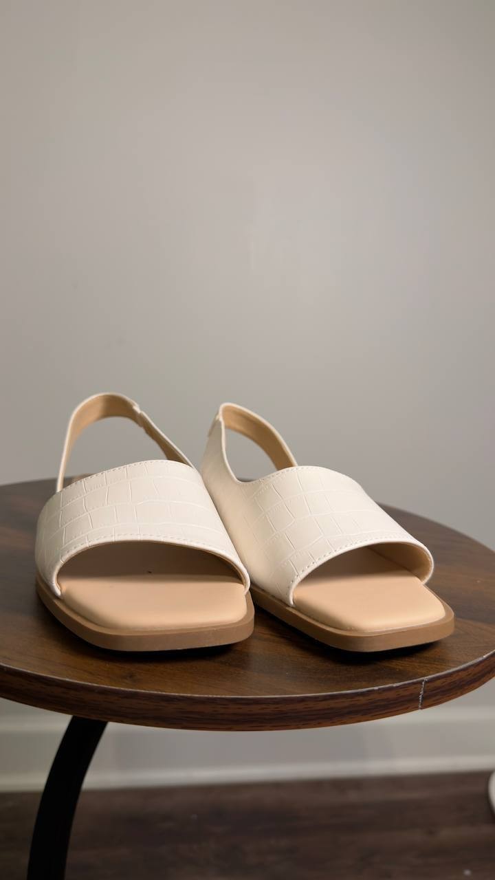 Journee  Collection  Flat  Sandals  White  6M  New  $72