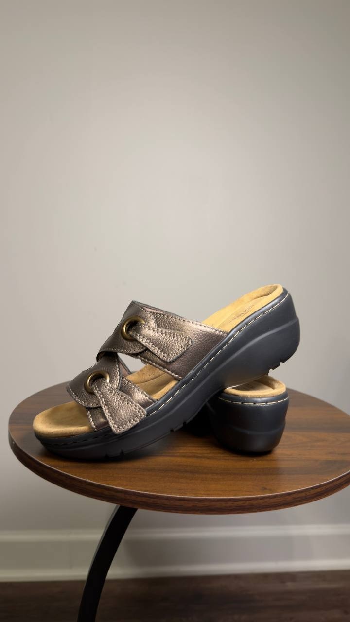 Clarks  Sandals  Bronze  Metallic  Leather  6M  New  $100