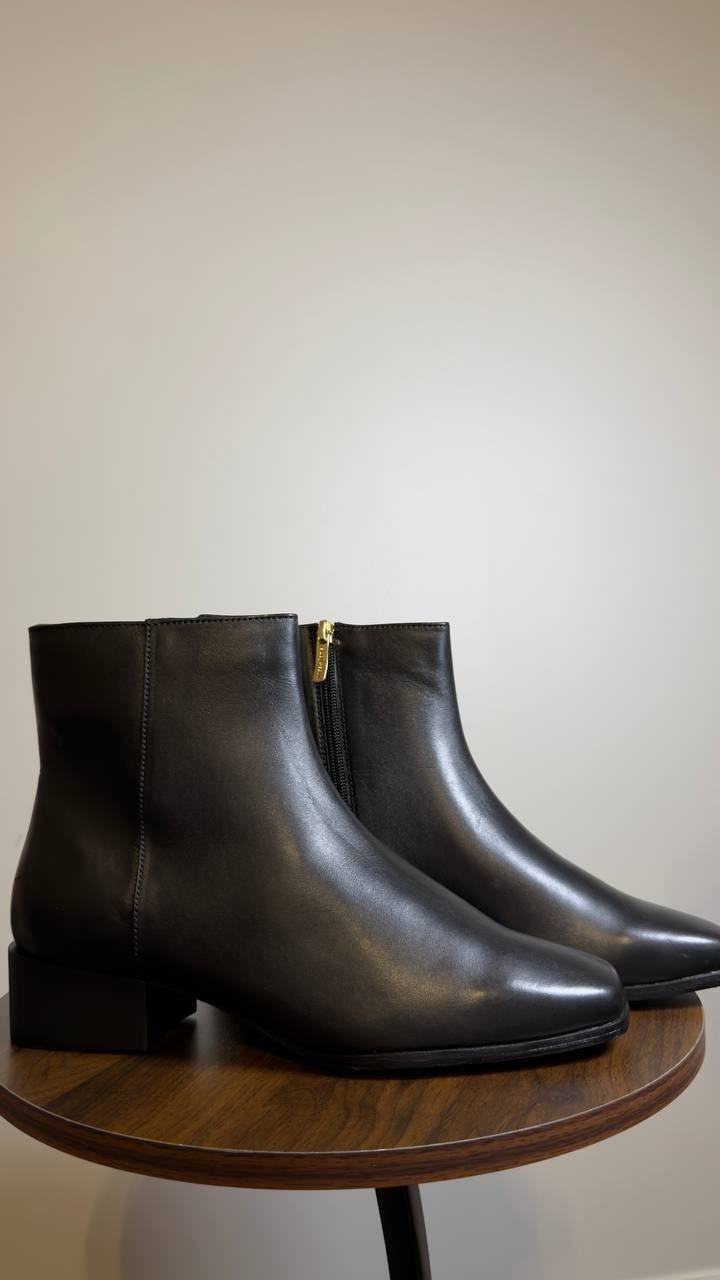 Easy  Spirit  Dress Booties  Black  9.5M  New  $159