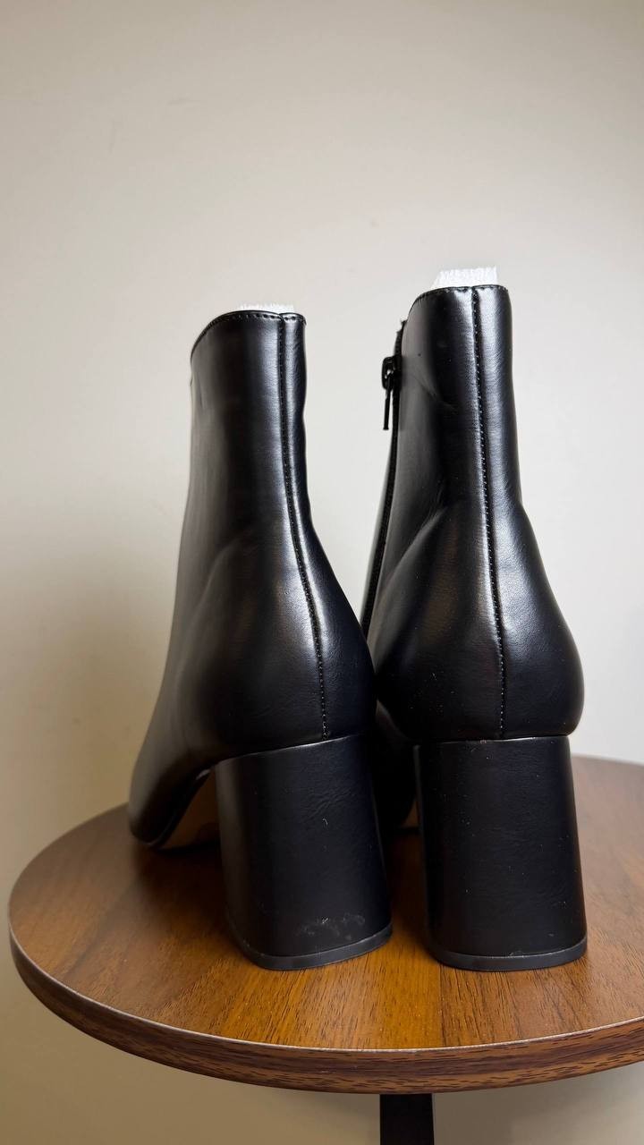 Journee Collection Women’s Haylinn Block Heel Dress Booties – Black – Size 11