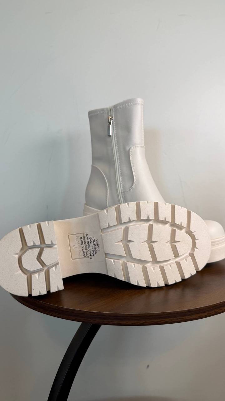 Wild Pair Verona Block Heel Booties Creme 7.5M Man‑Made $80 NWB