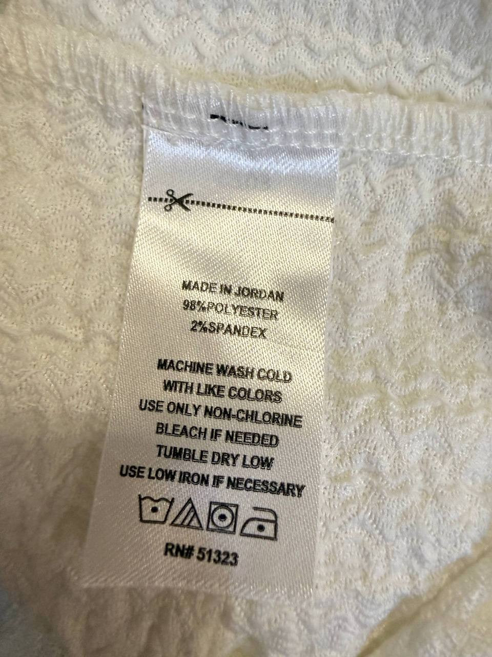 CeCe Sleeveless Ruffle Shoulder Textured Top – White – Size L – NWT