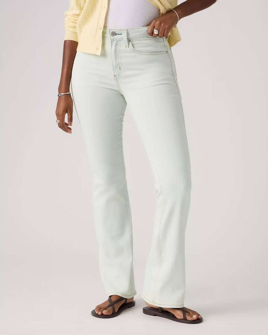 Levi’s 725 High Rise Bootcut Women’s Jeans Light Wash Size 31 Pre‑Owned Good $75
