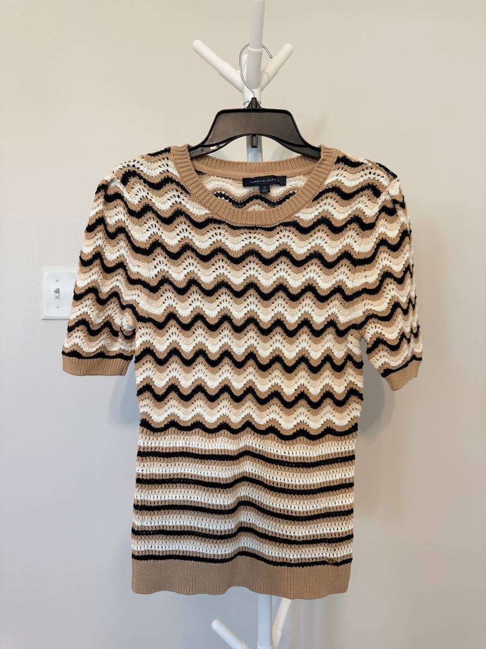 Tommy Hilfiger Chevron & Striped Sweater – Sand – Size M – NWOT – $79.50