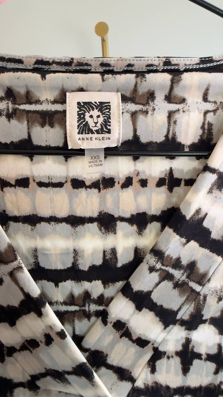 Anne Klein Printed Pleated V‑Neck Top XXS White Multi NWOT $49