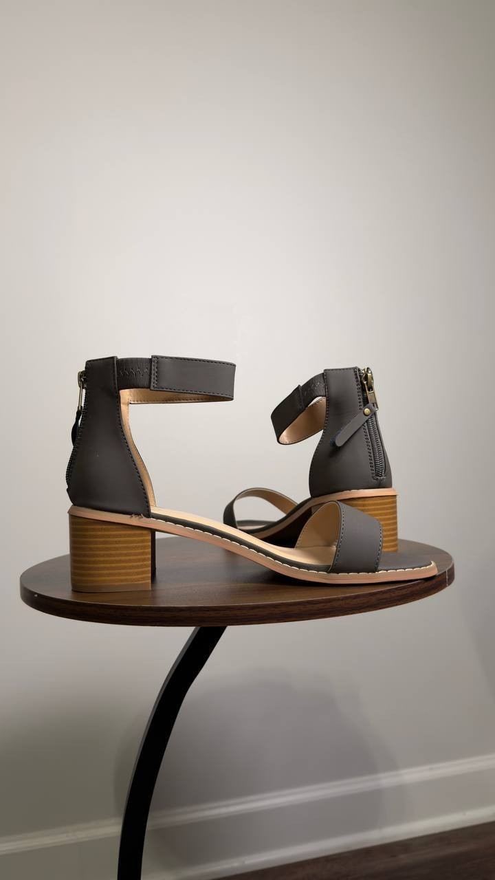 Journee  Collection  Block  Heel  Sandals  Grey  8  New  $80