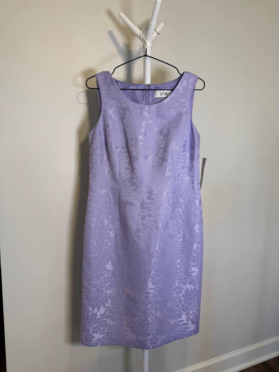 Le Suit Sleeveless Sheath Dress – Lavender– Size 4 – NWT-(Dress Only)