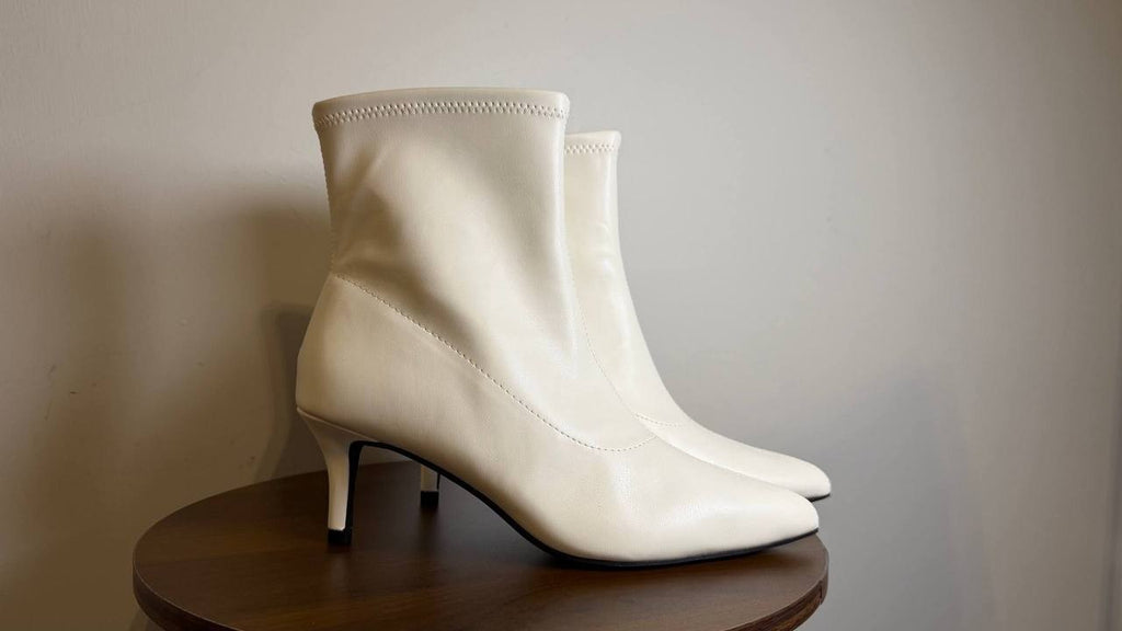 Wild Pair White Ankle Booties 8M New in Box MSRP $69.90