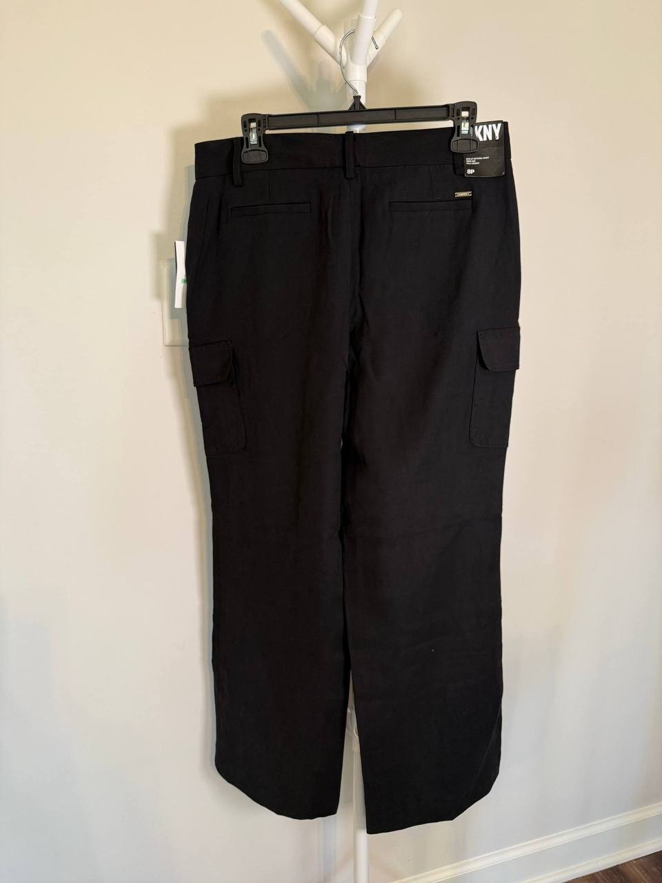 DKNY Black Cargo Pants – Size 8P – Pockets – NWT-Flaws