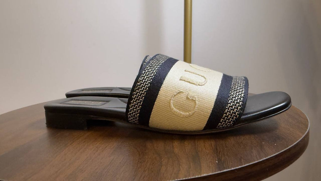 Gucci  Slide  Sandals  White/Black  35  Pre‑owned 