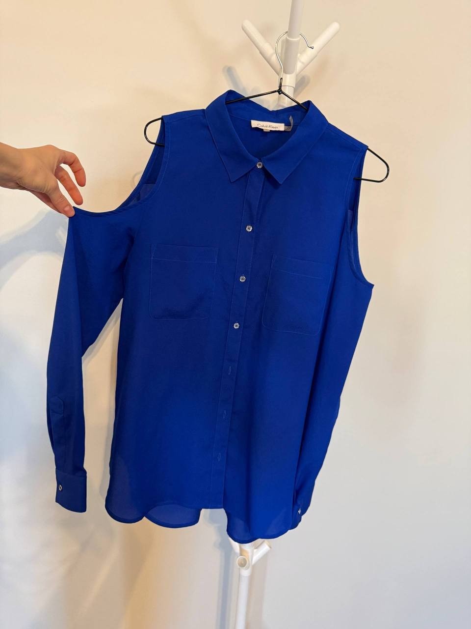 Calvin Klein Cold‑Shoulder Button‑Down Blouse – Size M – NWOT – $70