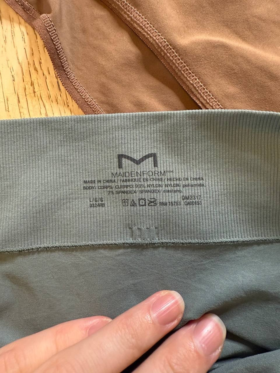 Maidenform Seamless High Leg Briefs – Lot of 3 – Size L – White, Brown, Green