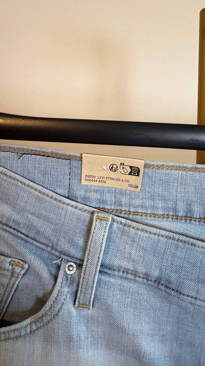 Levi’s Women’s 311 Shaping Skinny Capri Jeans Blue Light Wash Size 16W NWT $59.5