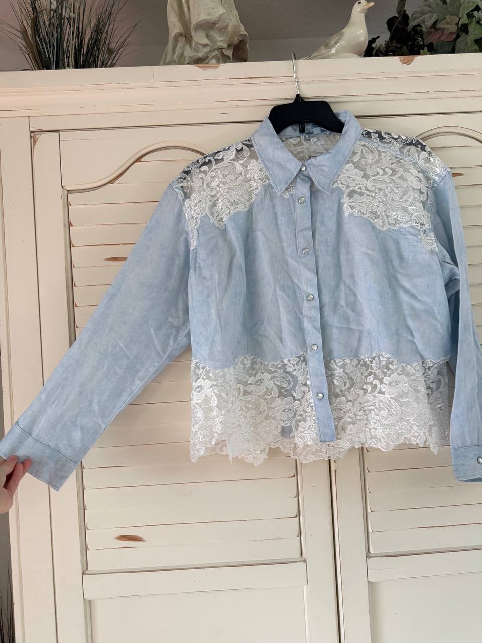 GUESS Shirt S Blue Evie Lace Trim Chambray Long Sleeve Casual NWT MSRP $129