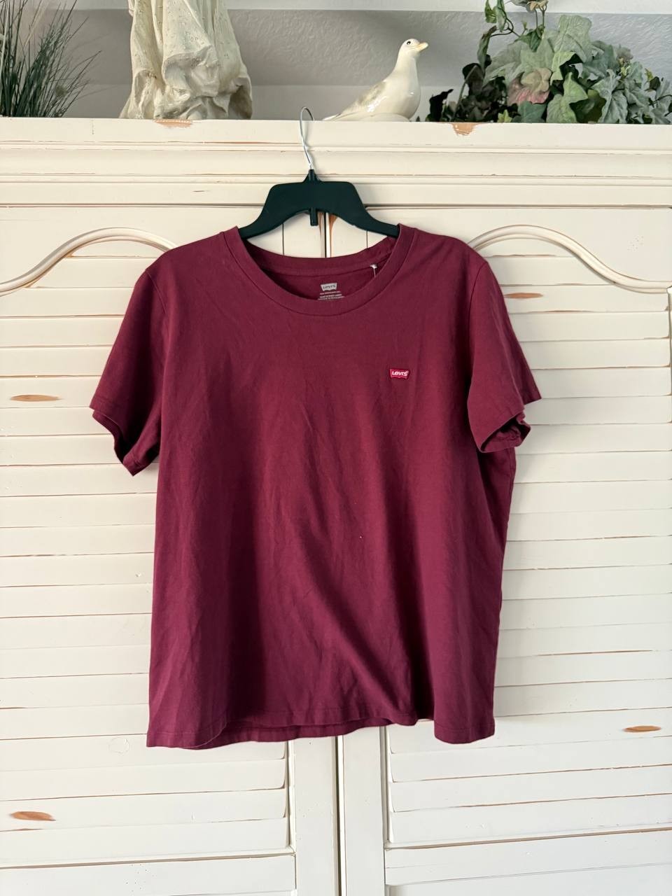Levi’s Women’s Burgundy Logo T-Shirt 1X Crew Neck NWT