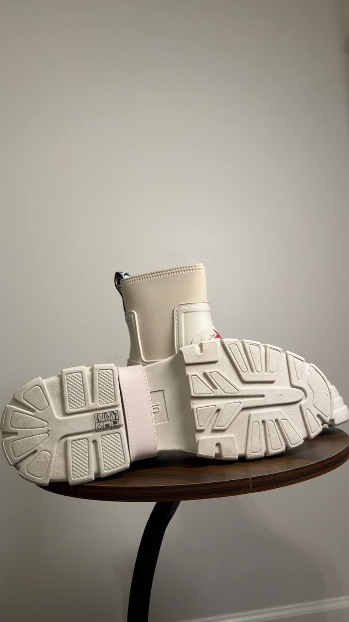 Karl  Lagerfeld  Paris  Rivenna  Rain  Bootie  Cream  10  New  in  Box  $169