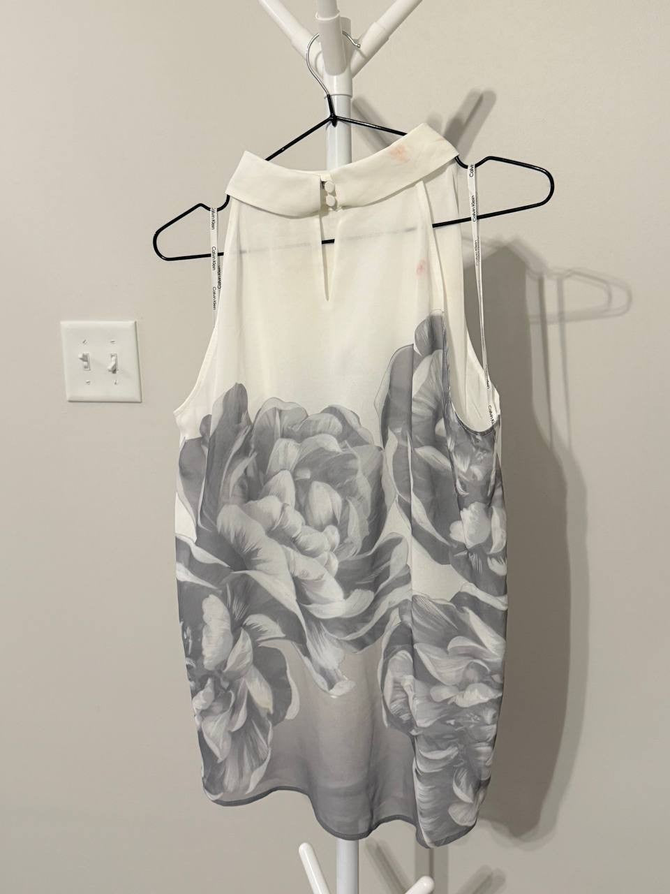 Calvin Klein Sleeveless Floral Blouse – Size L – White/Gray – NWT – $69