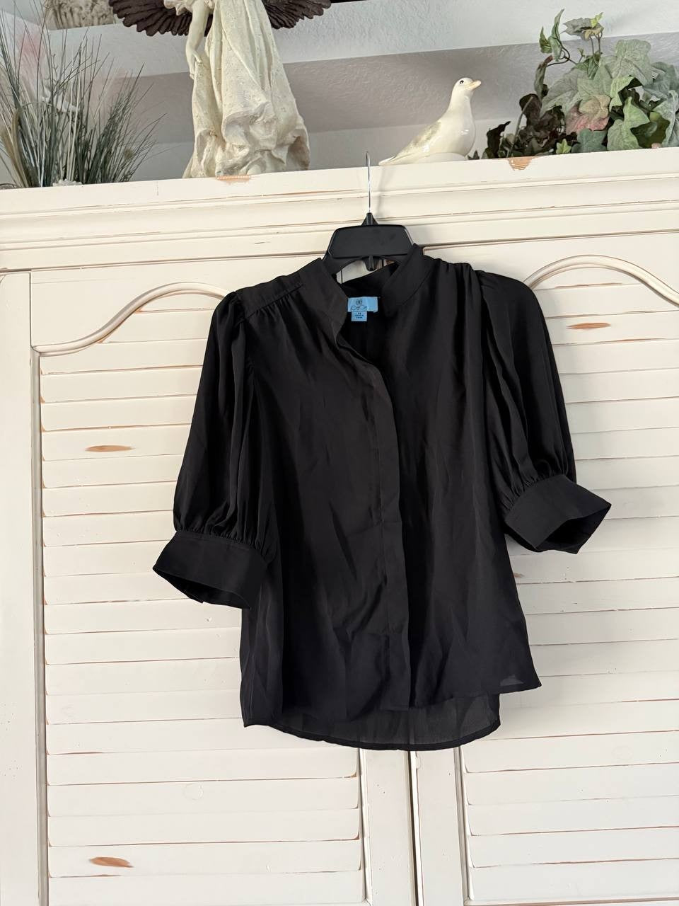 CeCe Shirt XS Rich Black Puff Sleeve Button-Up Blouse NWT MSRP $69 Feminine Chic