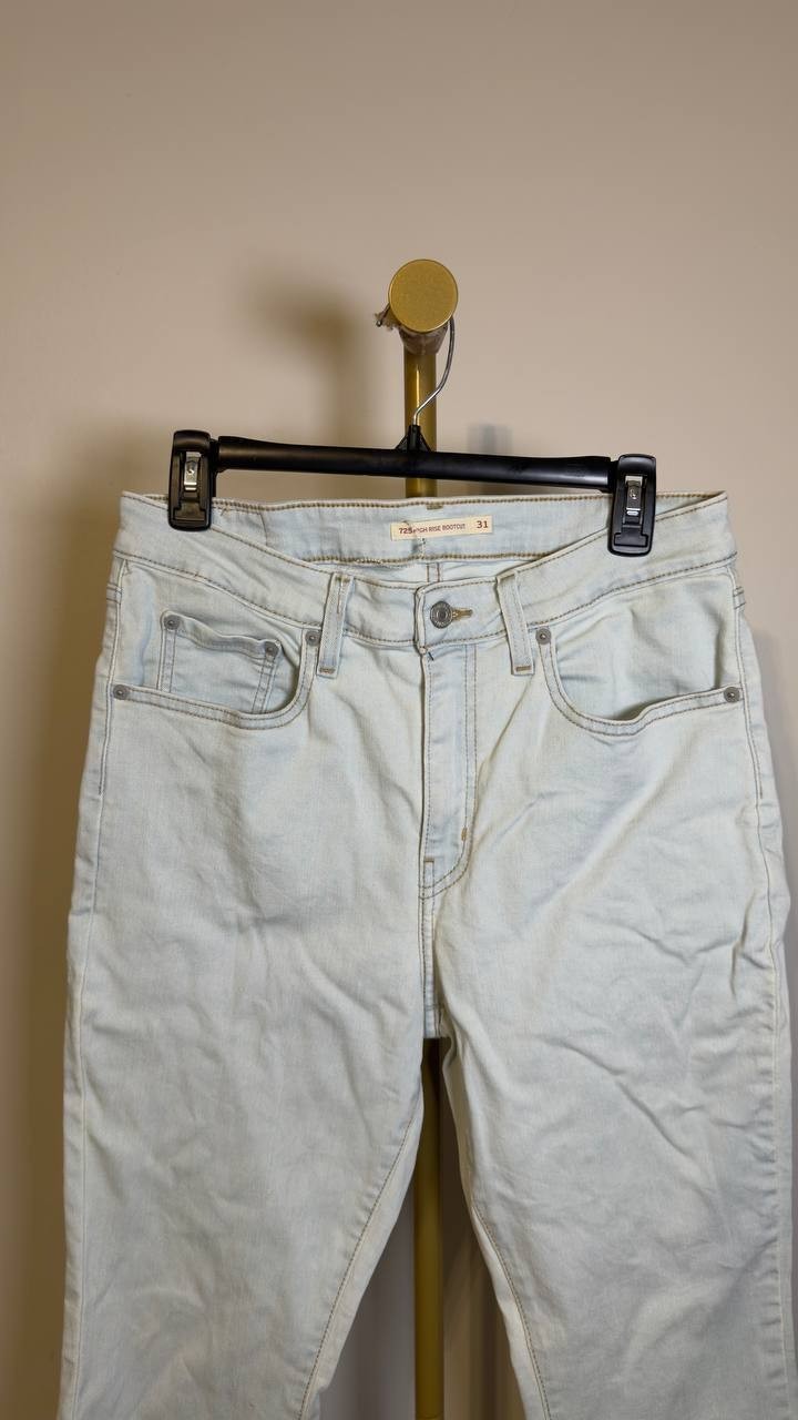 Levi’s 725 High Rise Bootcut Women’s Jeans Light Wash Size 31 Pre‑Owned Good $75