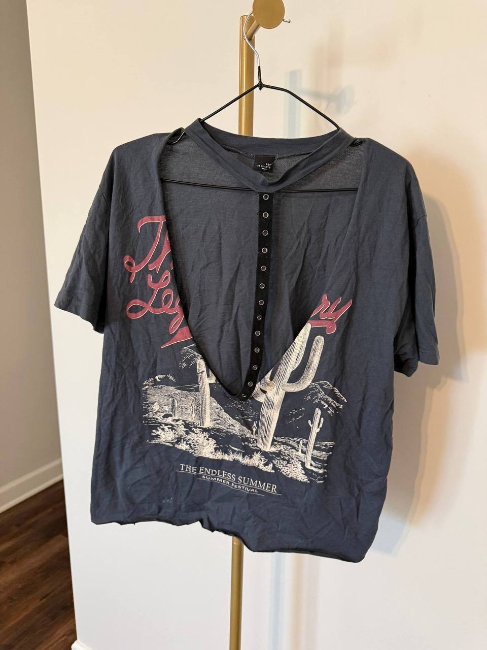 The Clas‑sic USA Lace‑Up Desert Graphic Top Gray One Size NWOT Festival