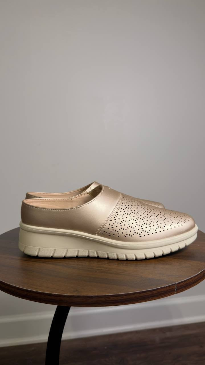Easy  Street  Mule  Sneakers  Champagne  7M  New  $60