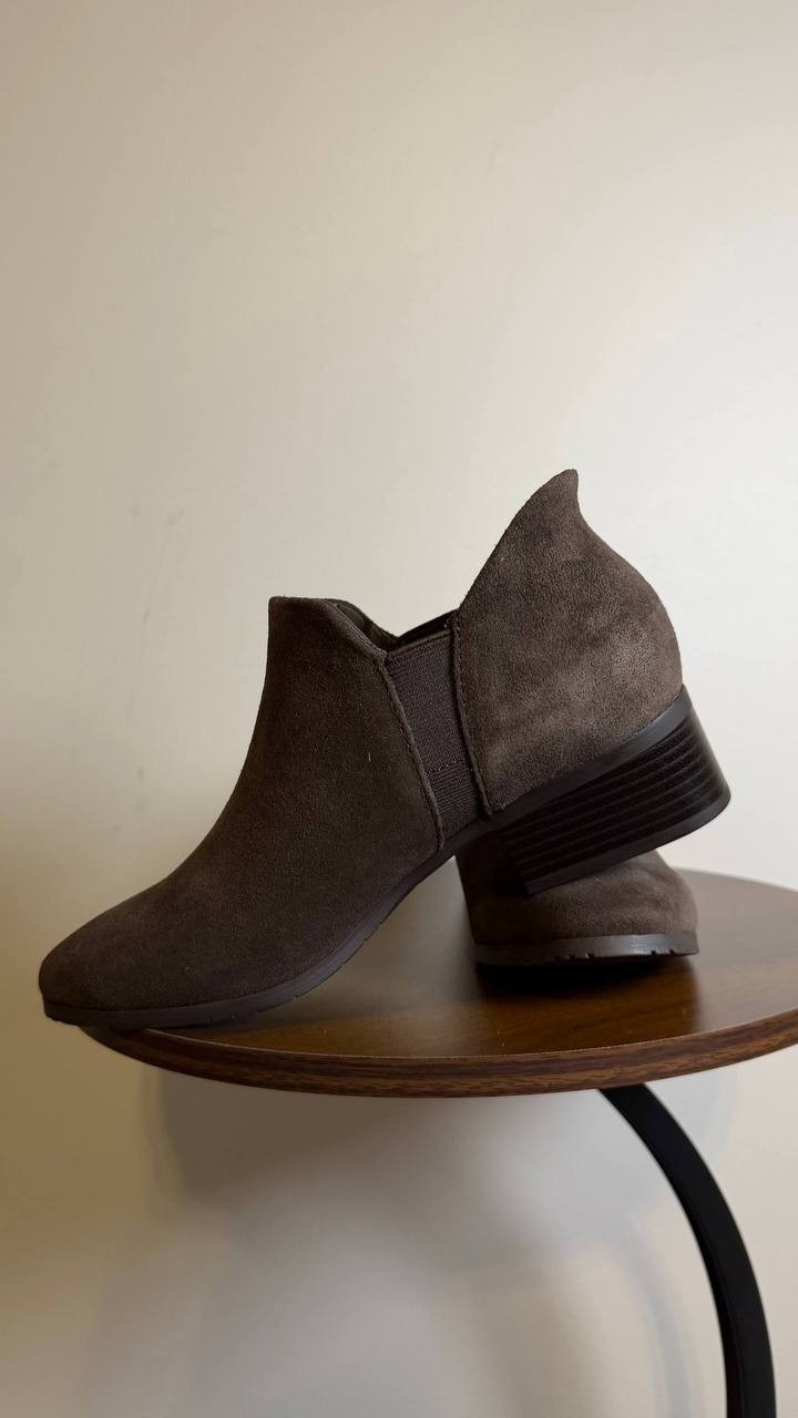 Kenneth Cole Reaction Serafina Booties 8M Chocolate Suede Pull‑On NIB msrp$99