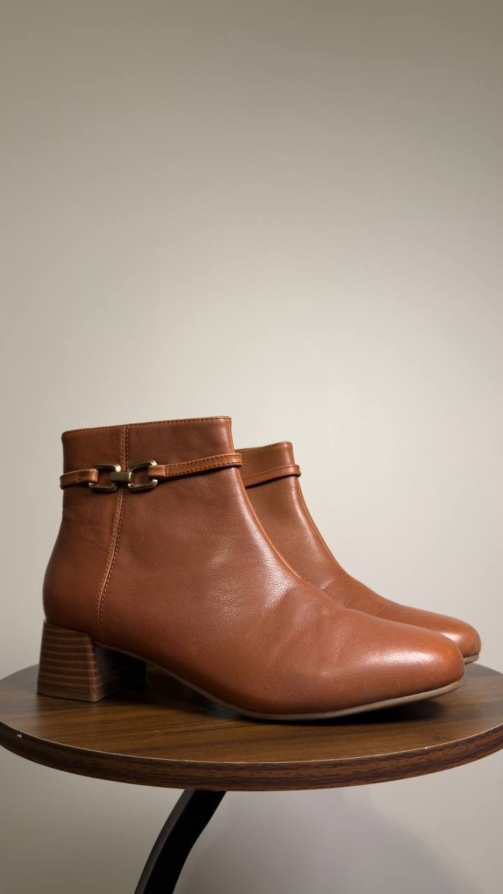 Clarks  Booties  Dark  Tan  9M  New  $130