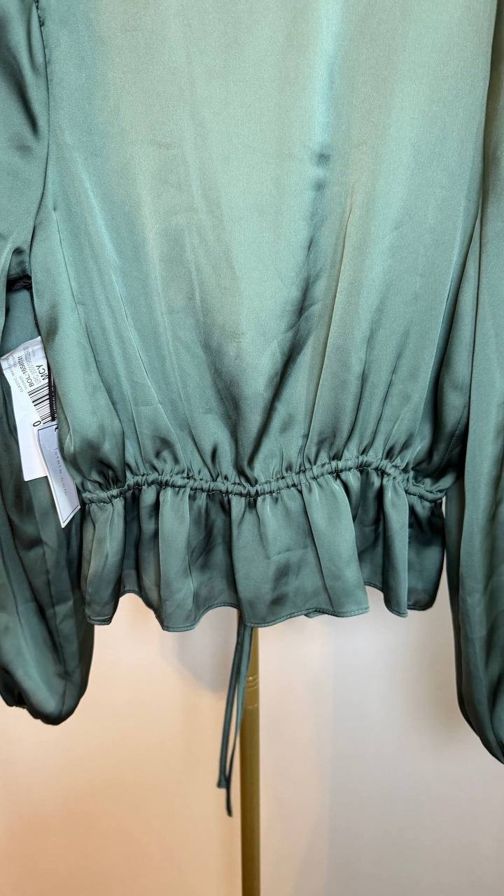 1.STATE Drawstring Waist V‑Neck Peplum Top Green SizeXS NWT Missing Button