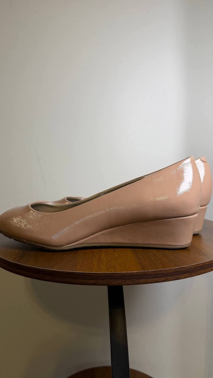 Bandolino Candra Peep Toe Low Wedge Dress Pumps Light Natural 9.5M NWB $79