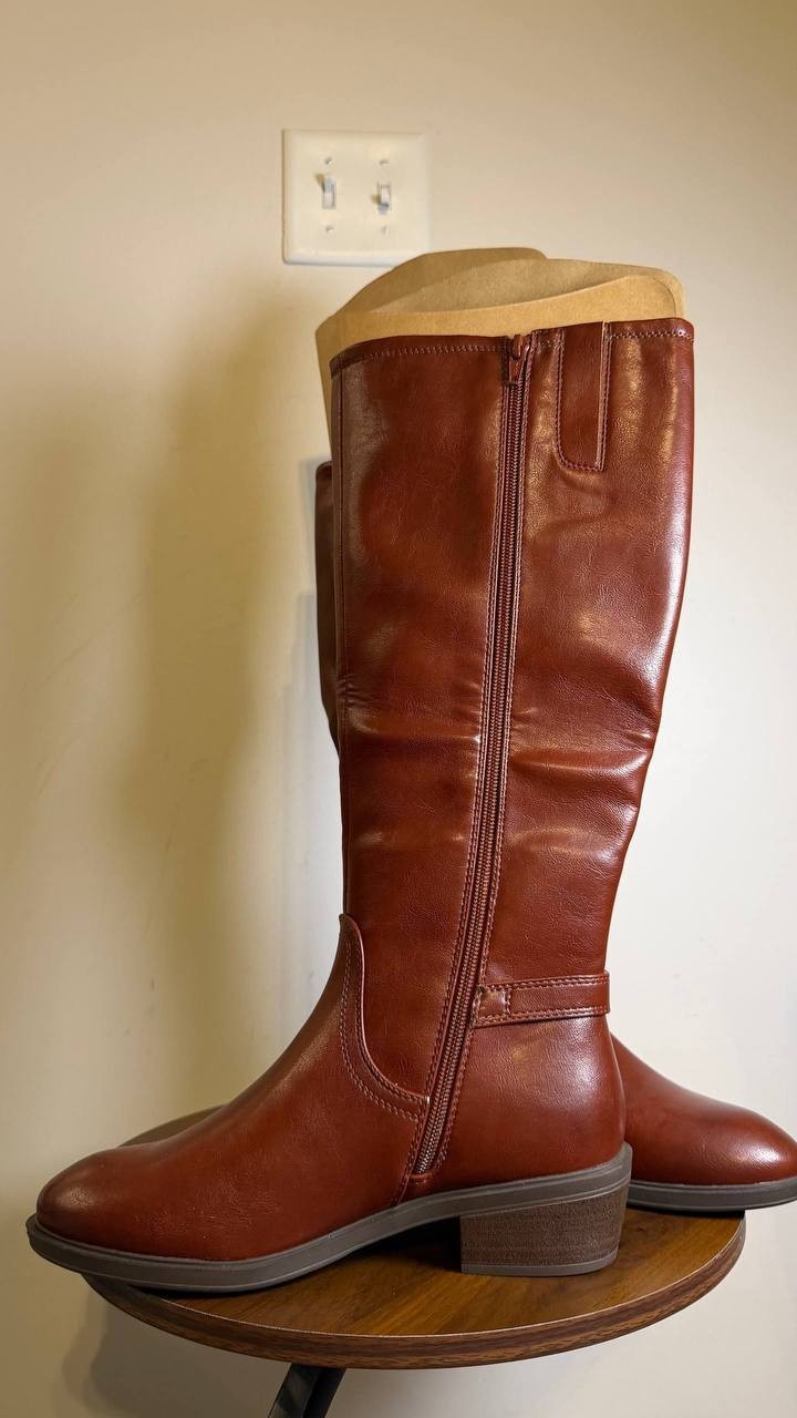 Baretraps Women’s Nena Riding Boots Mahogany 8M Man‑Made MSRP $119 NWB