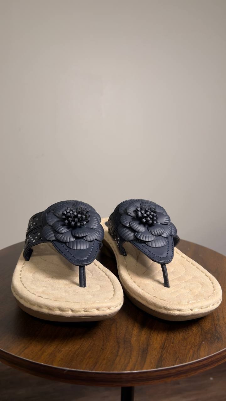 Cliffs by White Mountain  Thong Sandals  Navy  7  New  $59