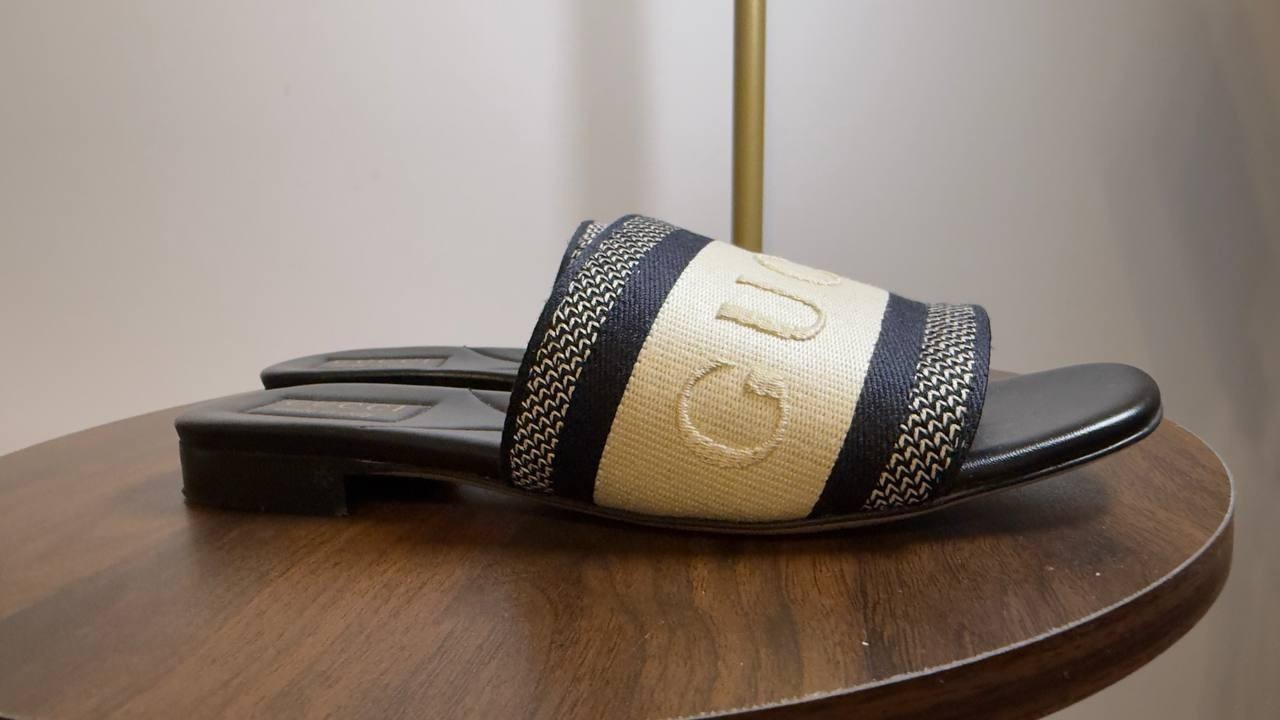 Gucci  Slide  Sandals  White/Black  35  Pre‑owned 