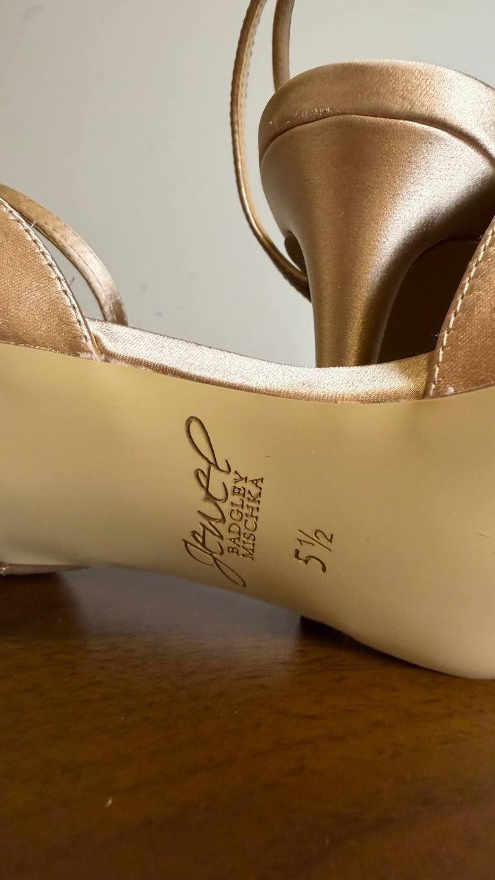 Jewel Badgley Mischka Federica Pumps 5.5 Nude Satin Knot Pointed Toe NIB msrp$99